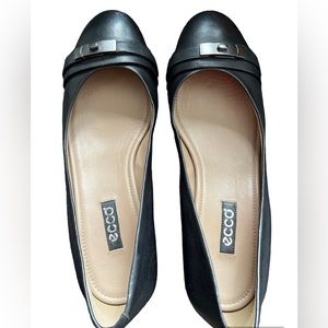 ECCO Women’s  black gunmetal Leather pumps. Size 8.5